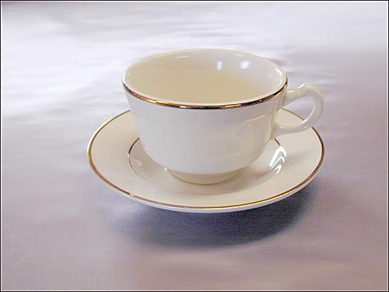 https://uptownweddingandeventrental.com/project/uploads/2011/12/coffee_cup_gold_rim.jpg